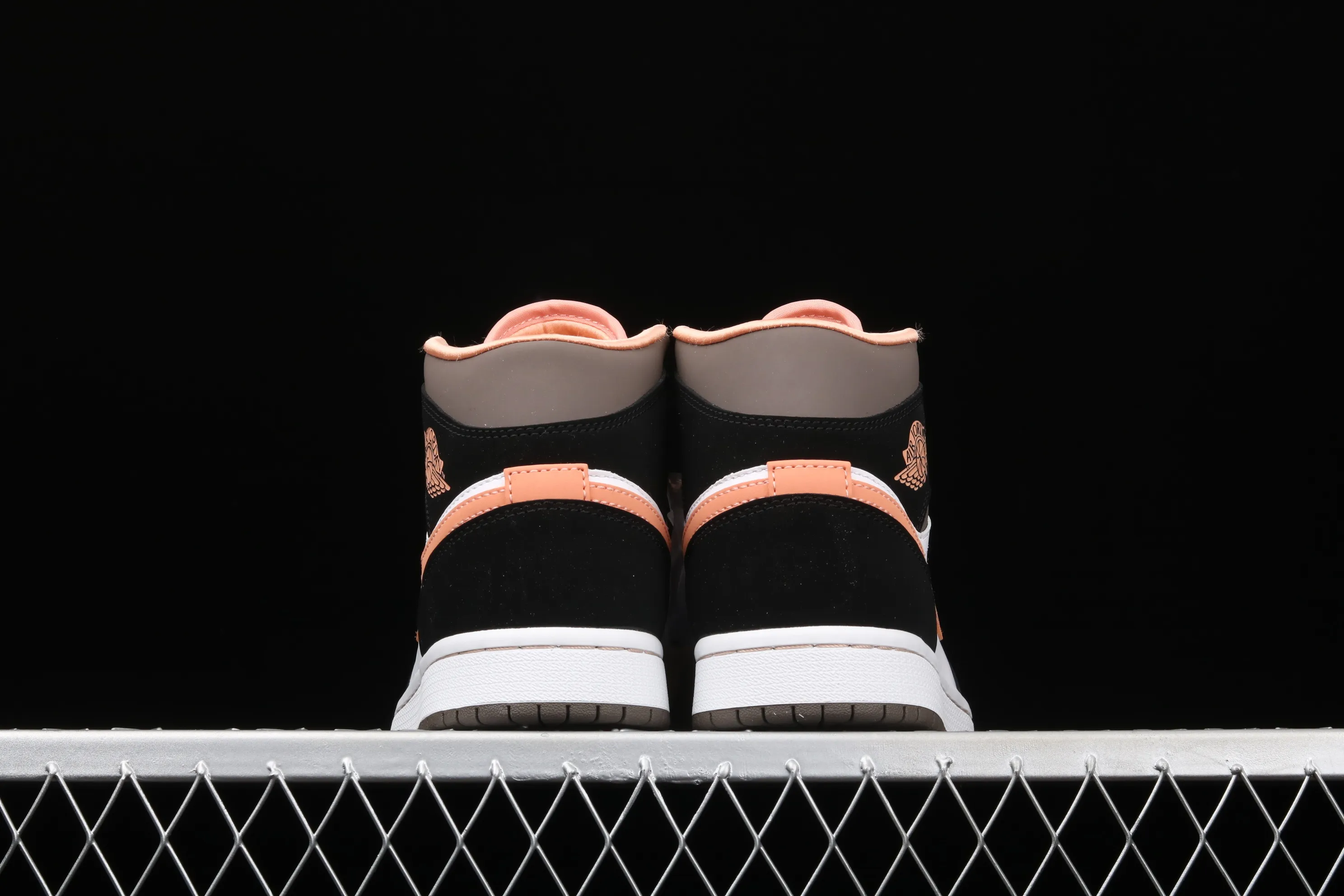 All categories Air Jordan Jordan series basketball shoes Air Jordan 1 Mid G version pure original Air Jordan 1 Mid AJ1 Joe 1 black pink peach Goddess Day mid-top basketball shoes DH0210-100
